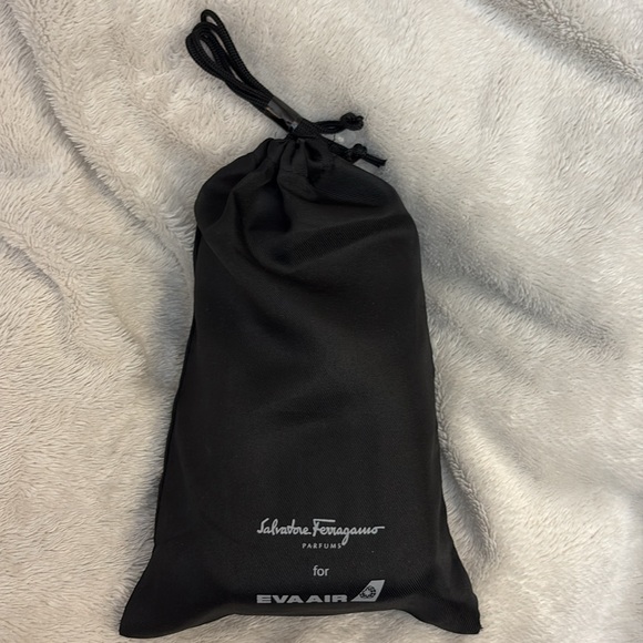 New unopened (sealed) Eva Air Ferragamo amenities kit - Picture 3 of 3